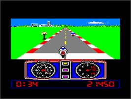 In game image of Super Cycle on the Amstrad CPC.