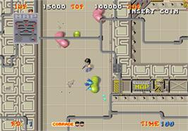 In game image of Alien Syndrome on the Arcade.