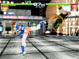 In game image of Dead or Alive 2 Millennium on the Arcade.