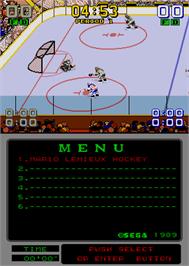 In game image of Mario Lemieux Hockey on the Arcade.