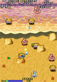 In game image of Space Invaders '95: The Attack Of Lunar Loonies on the Arcade.