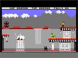 In game image of Bruce Lee on the Atari 8-bit.