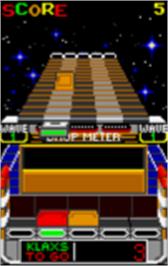 In game image of Klax on the Atari Lynx.