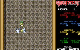 In game image of Gauntlet on the Atari ST.