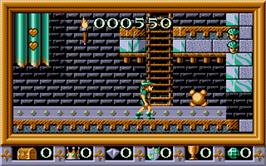 In game image of Robin Hood: Legend Quest on the Atari ST.