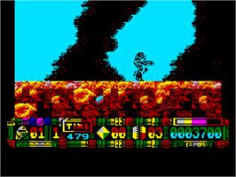 In game image of Turrican II: The Final Fight on the Atari ST.