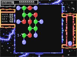 In game image of Atomino on the Commodore 64.