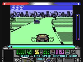 In game image of Chase H.Q. on the Commodore 64.