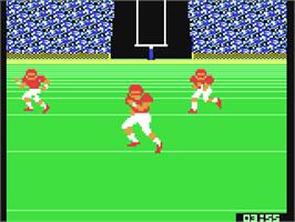 In game image of GFL Championship Football on the Commodore 64.