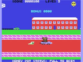 In game image of Scare Bear on the Commodore 64.