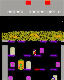 In game image of Elevator Fight on the Epoch Super Cassette Vision.