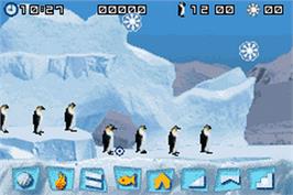In game image of March of the Penguins on the Nintendo Game Boy Advance.
