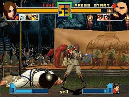 In game image of King of Fighters 2001 on the Sega Dreamcast.