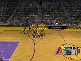 In game image of NBA 2K1 on the Sega Dreamcast.