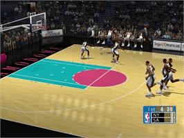 In game image of NBA 2K on the Sega Dreamcast.