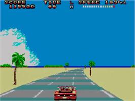 In game image of Out Run on the Sega Master System.