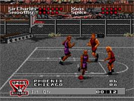 In game image of Barkley: Shut Up and Jam on the Sega Nomad.