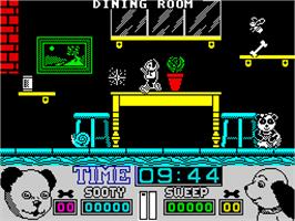 In game image of Snoopy and Peanuts on the Sinclair ZX Spectrum.