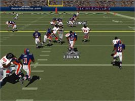 In game image of Madden NFL 2000 on the Sony Playstation.