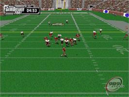 In game image of NCAA GameBreaker 2001 on the Sony Playstation.