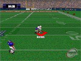 In game image of NFL GameDay 2000 on the Sony Playstation.