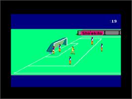 In game image of Glen Hoddle Soccer on the Amstrad CPC.
