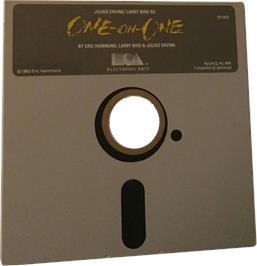 Cartridge artwork for One-on-One on the Apple II.