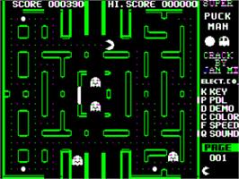 In game image of Super Puckman on the Apple II.