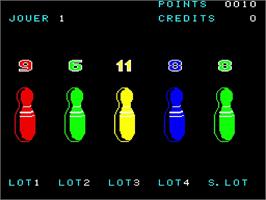 In game image of unknown Paradise Automatique / TourVisiÃ³n bowling themed poker game with gum prizes on the Arcade.