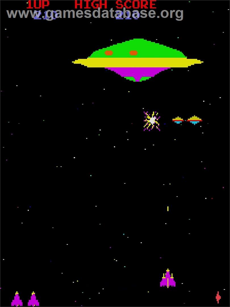 Defend the Terra Attack on the Red UFO - Arcade - Artwork - In Game