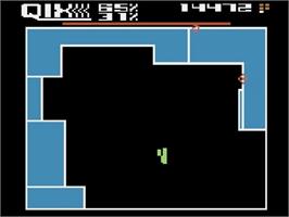 In game image of QIX on the Atari 5200.