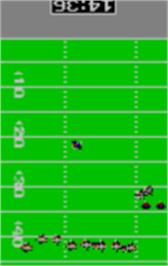 In game image of NFL Football on the Atari Lynx.