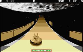 In game image of Road Rash on the Atari ST.
