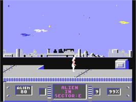 In game image of Alien (Mein Home-Computer) on the Commodore 64.