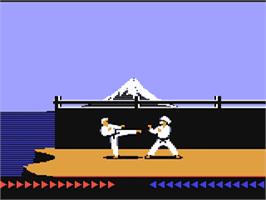 In game image of Karateka on the Commodore 64.