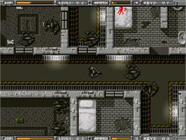 In game image of Alien Breed - Tower Assault on the Commodore Amiga CD32.