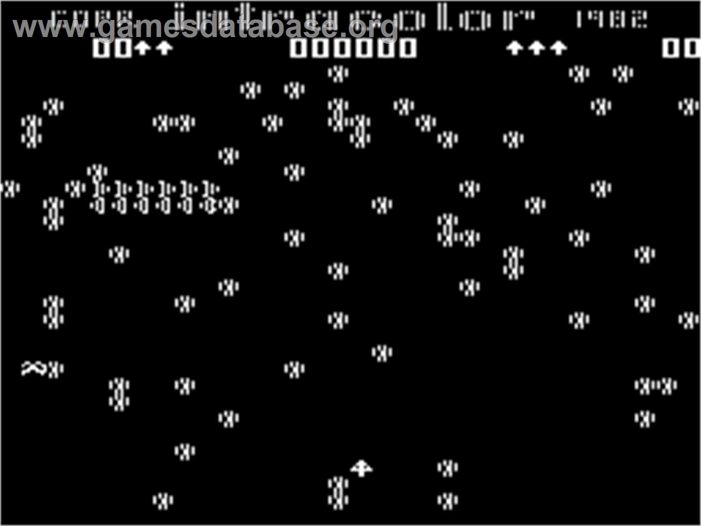 Centipede - Dragon 32-64 - Artwork - In Game