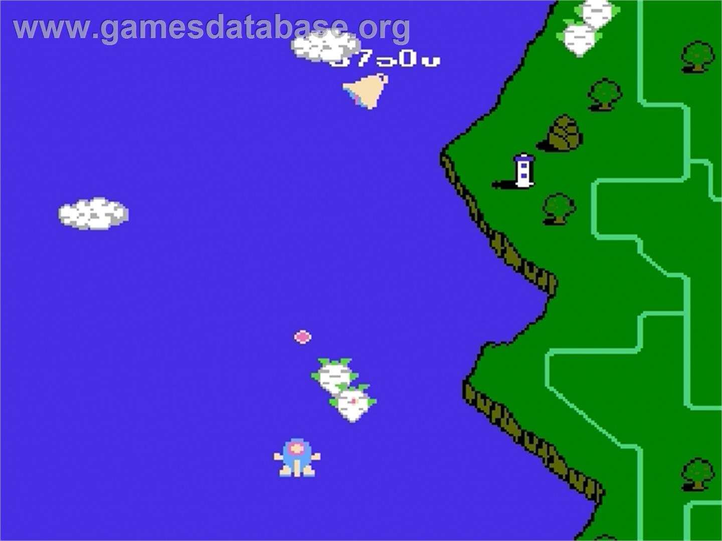 TwinBee - Nintendo Famicom Disk System - Artwork - In Game