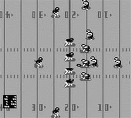 In game image of NFL Quarterback Club on the Nintendo Game Boy.