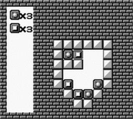 In game image of Puzznic on the Nintendo Game Boy.