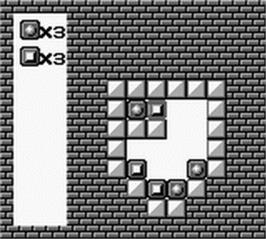 In game image of Puzznic on the Nintendo Game Boy.