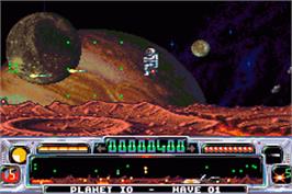 In game image of Super Dropzone - Intergalactic Rescue Mission on the Nintendo Game Boy Advance.
