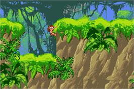 In game image of Tarzan - L'appel De La Jungle on the Nintendo Game Boy Advance.