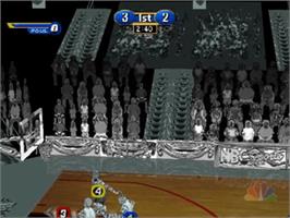In game image of NBA Showtime: NBA on NBC on the Nintendo N64.
