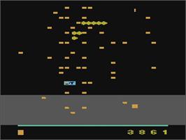 In game image of Millipede on the Nintendo NES.