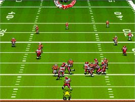 In game image of Bill Walsh College Football on the Nintendo SNES.