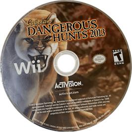 Cartridge artwork for Cabela's Dangerous Hunts 2013 on the Nintendo Wii.