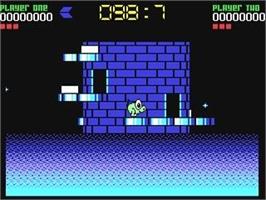 In game image of Nebulus (C64) on the Nintendo Wii.
