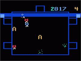 In game image of Killer Bees on the Philips Videopac+.