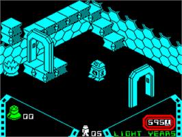 In game image of Alien 8 on the Sinclair ZX Spectrum.